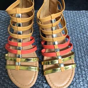 Sendal new never wear.